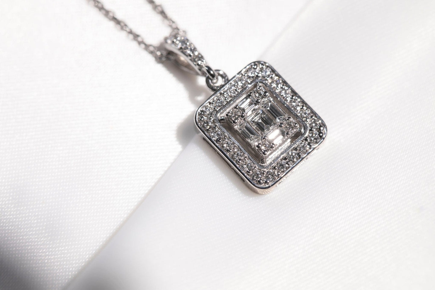 Rectangular Baguette and Diamond Pendant, white gold - LA'AL